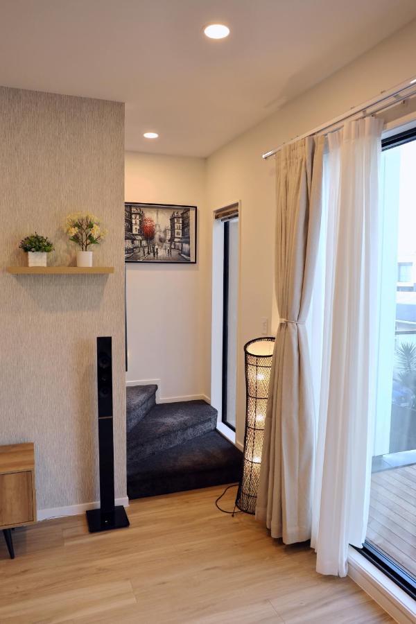 Luxury Brand New Designer Living Apartment Auckland Exterior photo