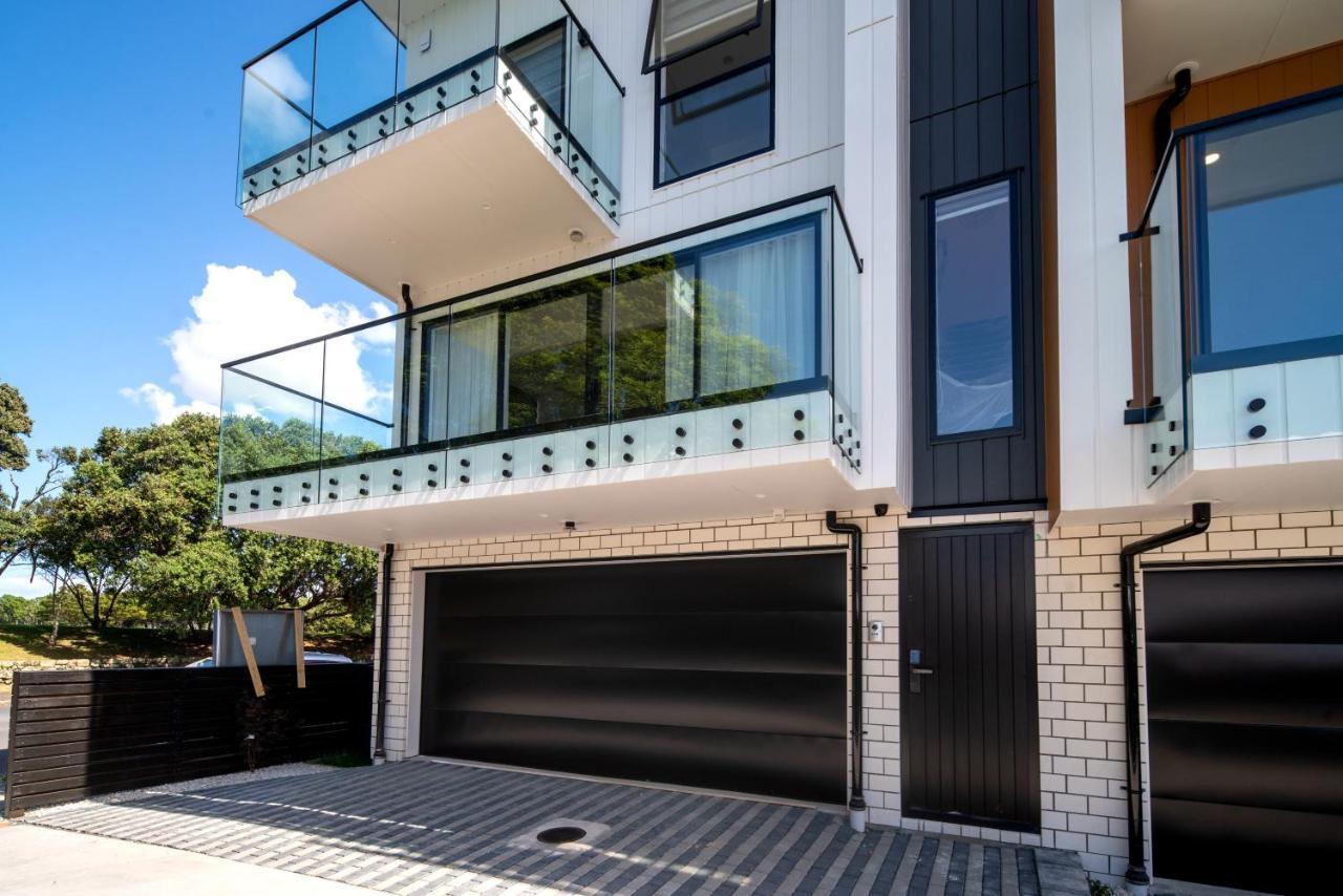 Luxury Brand New Designer Living Apartment Auckland Exterior photo