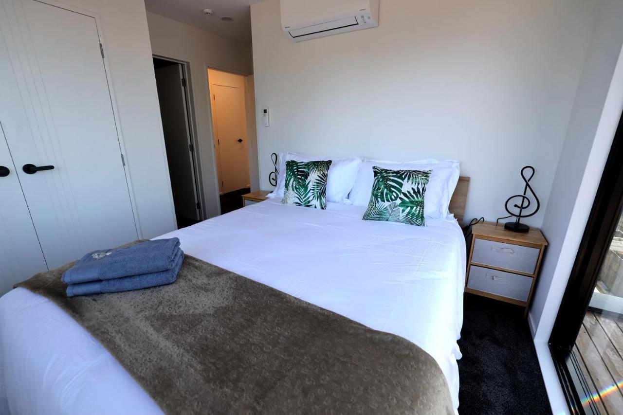 Luxury Brand New Designer Living Apartment Auckland Exterior photo