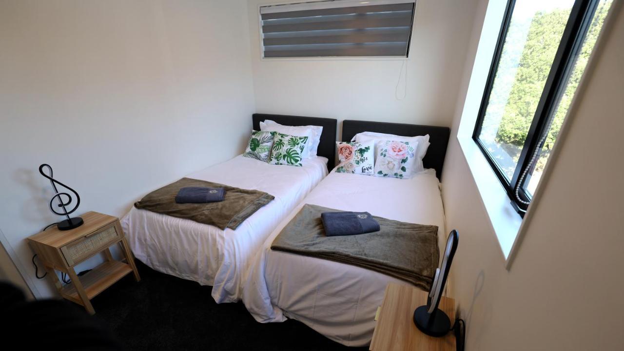 Luxury Brand New Designer Living Apartment Auckland Exterior photo